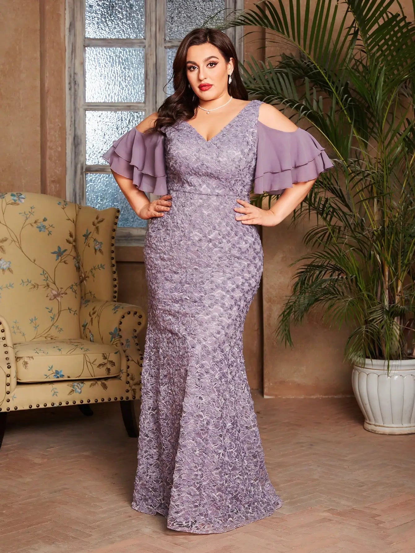 halter neck cocktail dress-Purple Plus Size Romantic Lace Cold Shoulder Party Dress