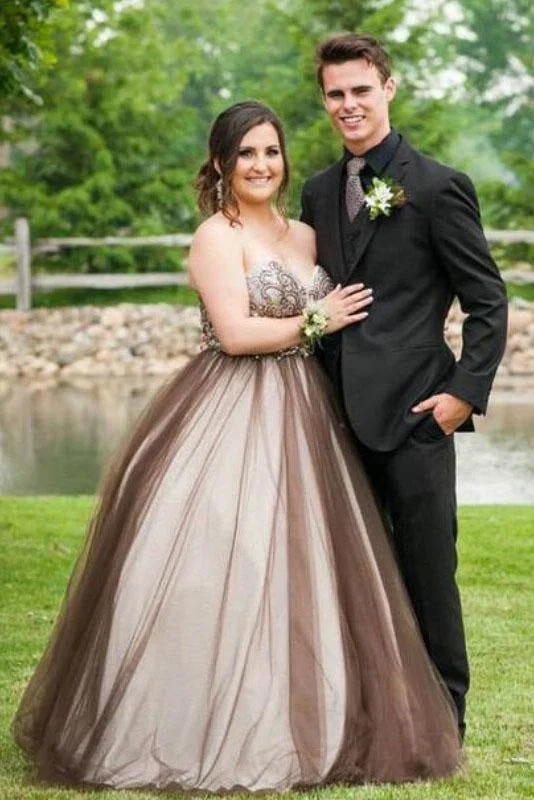 evening dress with plunging neckline-Ball Gown Sweetheart Sleeveless Beading Floor Length Tulle Plus Size Prom Dresses